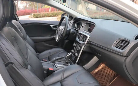 Volvo V40 II рестайлинг, 2018 год, 1 380 000 рублей, 12 фотография