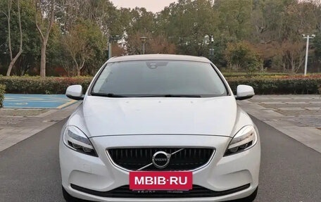 Volvo V40 II рестайлинг, 2018 год, 1 380 000 рублей, 3 фотография