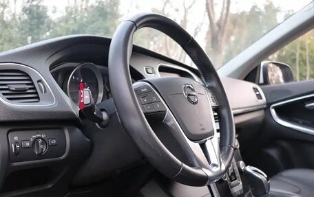 Volvo V40 II рестайлинг, 2018 год, 1 380 000 рублей, 9 фотография