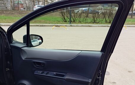 Toyota Vitz, 2013 год, 750 000 рублей, 9 фотография