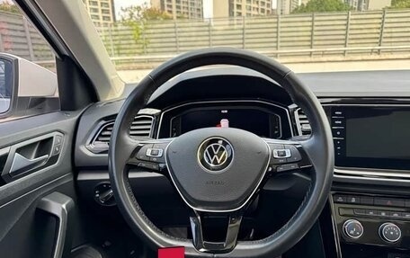 Volkswagen T-Roc I, 2022 год, 1 620 000 рублей, 9 фотография