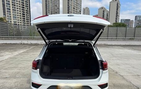 Volkswagen T-Roc I, 2022 год, 1 620 000 рублей, 15 фотография