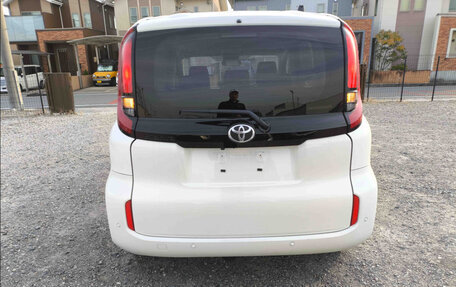 Toyota Sienta, 2022 год, 1 600 000 рублей, 5 фотография