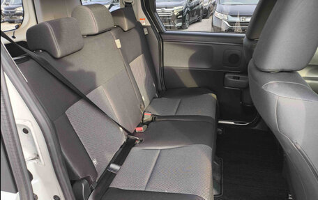 Toyota Sienta, 2022 год, 1 600 000 рублей, 16 фотография