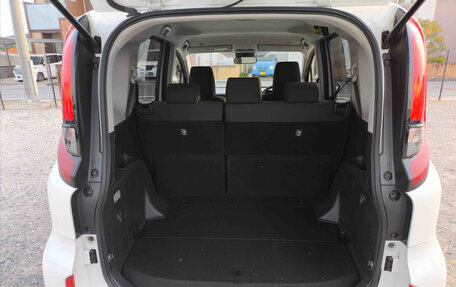 Toyota Sienta, 2022 год, 1 600 000 рублей, 18 фотография