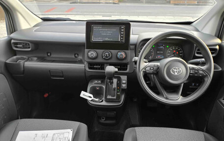 Toyota Sienta, 2022 год, 1 600 000 рублей, 17 фотография