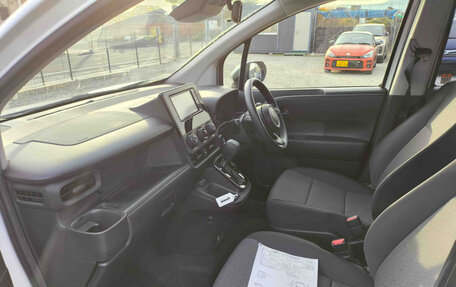 Toyota Sienta, 2022 год, 1 600 000 рублей, 21 фотография