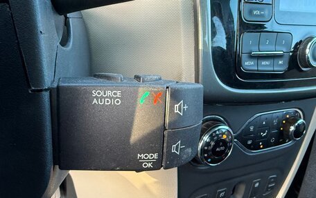 Renault Logan II, 2018 год, 800 000 рублей, 11 фотография