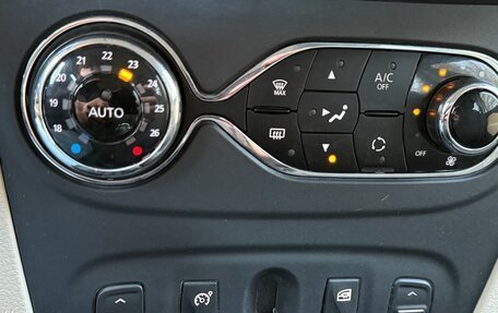 Renault Logan II, 2018 год, 800 000 рублей, 13 фотография