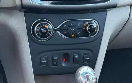 Renault Logan II, 2018 год, 800 000 рублей, 10 фотография