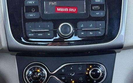 Renault Logan II, 2018 год, 800 000 рублей, 8 фотография