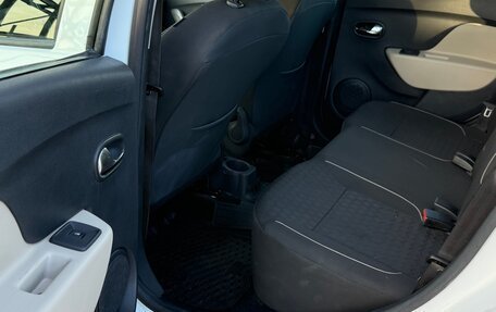 Renault Logan II, 2018 год, 800 000 рублей, 16 фотография