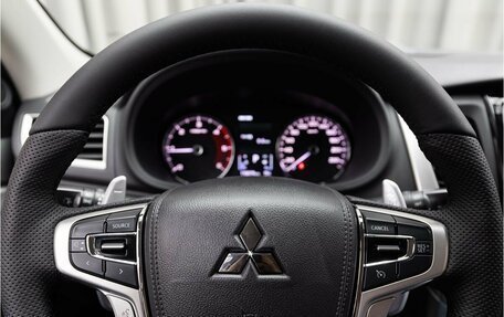 Mitsubishi Pajero Sport III рестайлинг, 2018 год, 3 199 000 рублей, 10 фотография