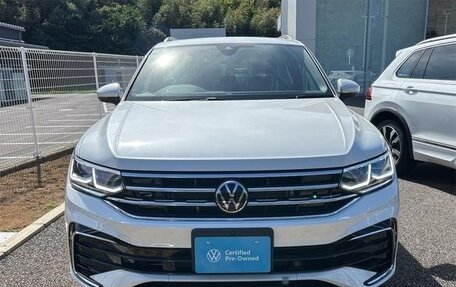 Volkswagen Tiguan II, 2022 год, 2 200 001 рублей, 2 фотография