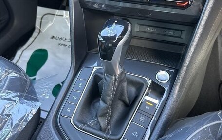 Volkswagen Tiguan II, 2022 год, 2 200 001 рублей, 11 фотография