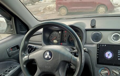 Mitsubishi Outlander III рестайлинг 3, 2004 год, 700 000 рублей, 7 фотография