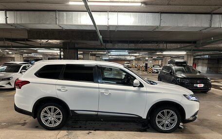 Mitsubishi Outlander III рестайлинг 3, 2015 год, 1 600 000 рублей, 5 фотография