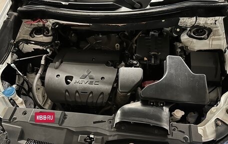 Mitsubishi Outlander III рестайлинг 3, 2015 год, 1 600 000 рублей, 10 фотография