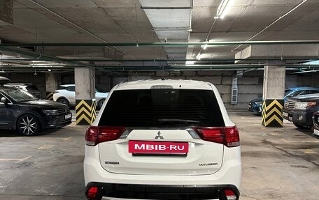 Mitsubishi Outlander III рестайлинг 3, 2015 год, 1 600 000 рублей, 6 фотография