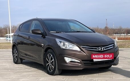 Hyundai Solaris II рестайлинг, 2015 год, 1 045 000 рублей, 2 фотография