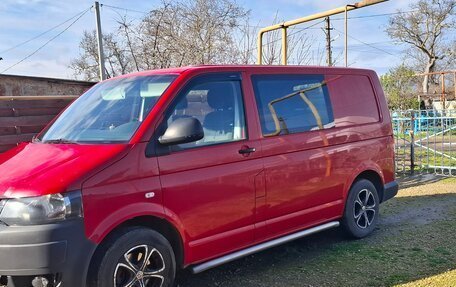 Volkswagen Transporter T5 рестайлинг, 2013 год, 1 700 000 рублей, 2 фотография