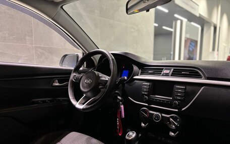 KIA Rio IV, 2018 год, 1 400 000 рублей, 10 фотография