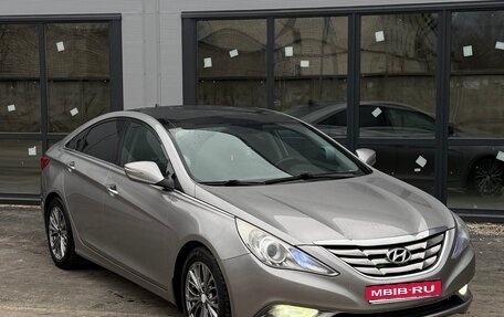 Hyundai Sonata VI, 2012 год, 1 050 000 рублей, 1 фотография