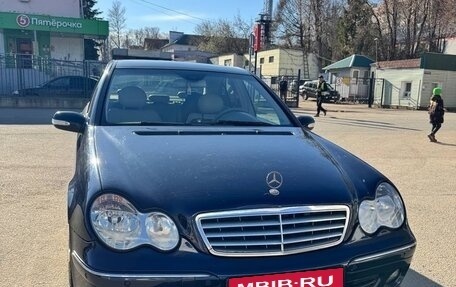 Mercedes-Benz C-Класс, 2004 год, 850 000 рублей, 1 фотография