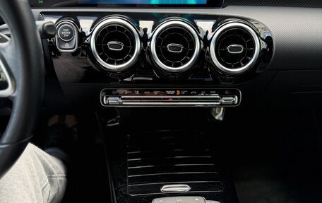 Mercedes-Benz CLA, 2022 год, 2 650 000 рублей, 11 фотография