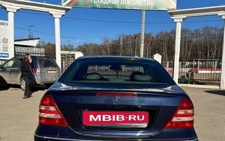 Mercedes-Benz C-Класс, 2004 год, 850 000 рублей, 3 фотография