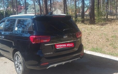 KIA Carnival III, 2019 год, 2 650 000 рублей, 2 фотография