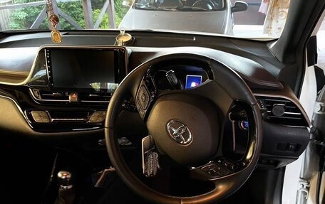 Toyota C-HR I рестайлинг, 2017 год, 2 150 000 рублей, 11 фотография