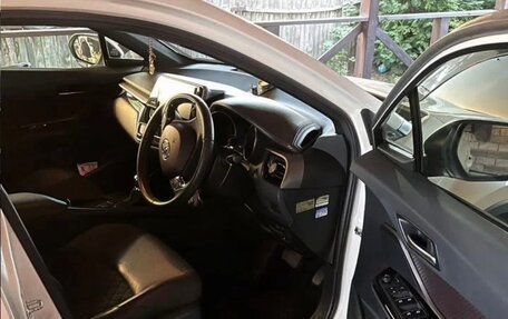 Toyota C-HR I рестайлинг, 2017 год, 2 150 000 рублей, 12 фотография