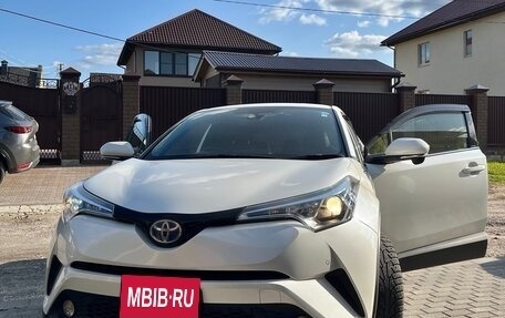 Toyota C-HR I рестайлинг, 2017 год, 2 150 000 рублей, 21 фотография