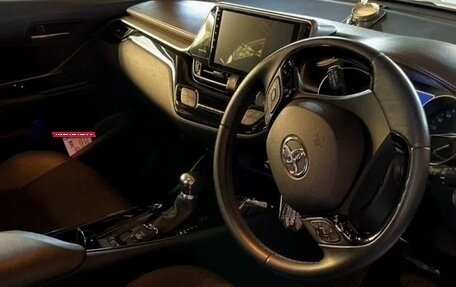 Toyota C-HR I рестайлинг, 2017 год, 2 150 000 рублей, 13 фотография