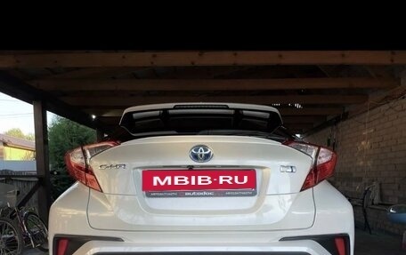 Toyota C-HR I рестайлинг, 2017 год, 2 150 000 рублей, 16 фотография