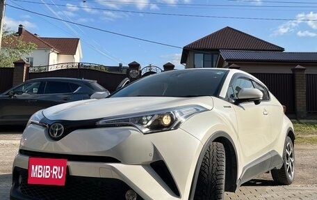 Toyota C-HR I рестайлинг, 2017 год, 2 150 000 рублей, 19 фотография
