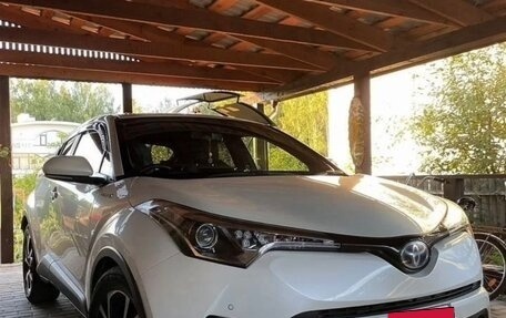 Toyota C-HR I рестайлинг, 2017 год, 2 150 000 рублей, 18 фотография