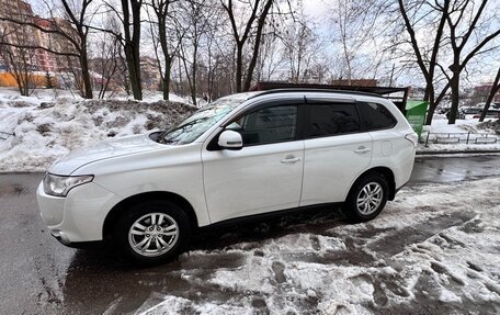 Mitsubishi Outlander III рестайлинг 3, 2013 год, 1 330 000 рублей, 9 фотография
