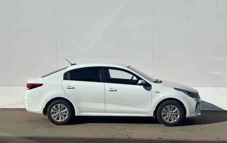 KIA Rio IV, 2018 год, 895 000 рублей, 4 фотография