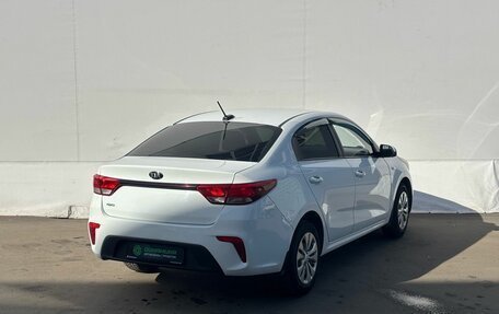 KIA Rio IV, 2018 год, 895 000 рублей, 5 фотография