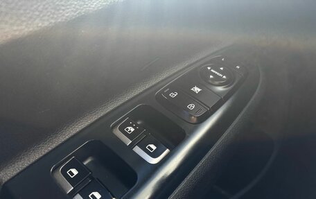 KIA Rio IV, 2018 год, 895 000 рублей, 13 фотография