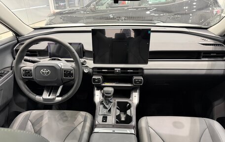 Toyota RAV4, 2025 год, 4 800 000 рублей, 11 фотография