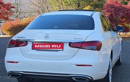 Mercedes-Benz E-Класс, 2021 год, 4 500 000 рублей, 4 фотография