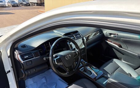 Toyota Camry, 2017 год, 2 350 000 рублей, 9 фотография