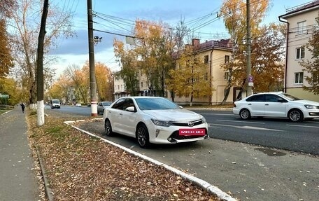 Toyota Camry, 2017 год, 2 350 000 рублей, 2 фотография