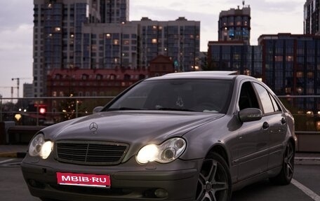 Mercedes-Benz C-Класс, 2003 год, 600 000 рублей, 1 фотография