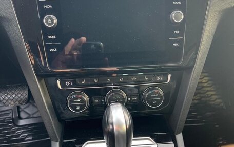 Volkswagen Passat B8 рестайлинг, 2017 год, 1 990 000 рублей, 10 фотография