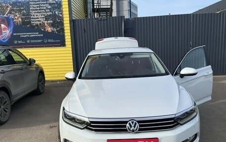 Volkswagen Passat B8 рестайлинг, 2017 год, 1 990 000 рублей, 3 фотография