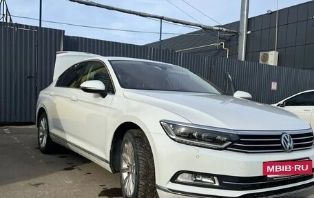 Volkswagen Passat B8 рестайлинг, 2017 год, 1 990 000 рублей, 2 фотография